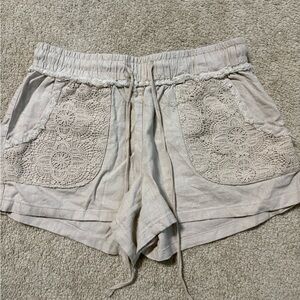 Women's Beige Lace Shorts